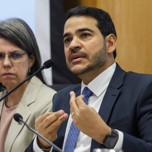Messias declara que o aborto fere suas convicções religiosas e afirma que “a Constituição guiará nossos passos