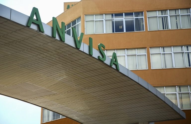 Anvisa proíbe comercialização de lote de remédio amplamente utilizado; descubra qual é