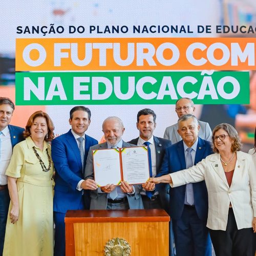 Novo Plano Nacional de Educação é aprovado com 19 diretrizes e 73 metas; confira os detalhes