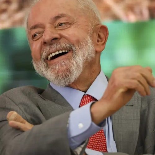 Três pesquisas favoráveis a Lula e desfavoráveis aos Bolsonaros