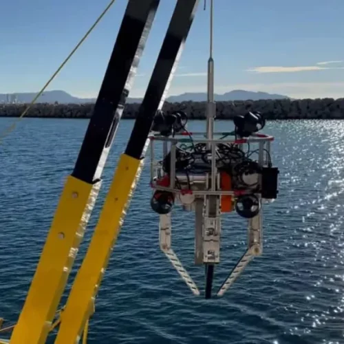 Robô inteligente da Alemanha limpa fundo do mar, recolhendo até 250 quilos de resíduos