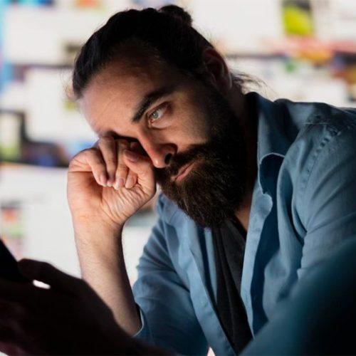 Dependência digital intensifica discussão sobre a responsabilidade das redes sociais