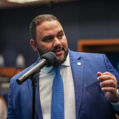 Deputado detido no RJ tem celular revelando mensagens sobre ações violentas, diz PF