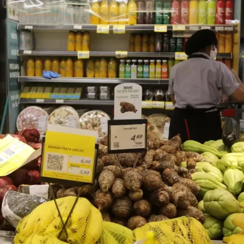 Inflação perde força em abril, mas preços dos alimentos continuam a impactar o orçamento dos brasileiros