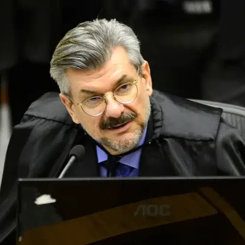 STJ interrompe benefícios de ministro afastado devido a denúncia de assédio