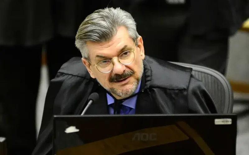 STJ interrompe benefícios de ministro afastado devido a denúncia de assédio