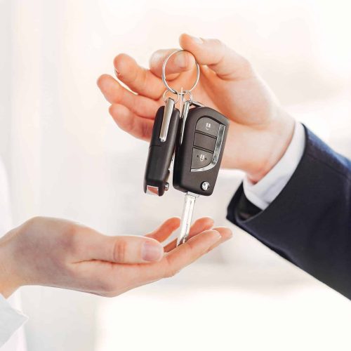 Iniciativa na Câmara promete carro novo para idosos e pode impactar 33 milhões de cidadãos brasileiros