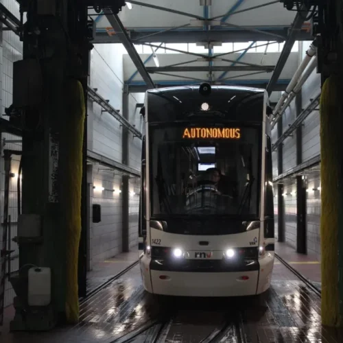 Škoda apresenta testes de bondes autônomos em centro de operações na Alemanha