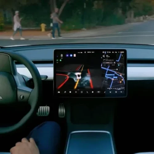 Tesla descontinua piloto automático básico na Holanda e investe em modelo de assinatura para direção assistida