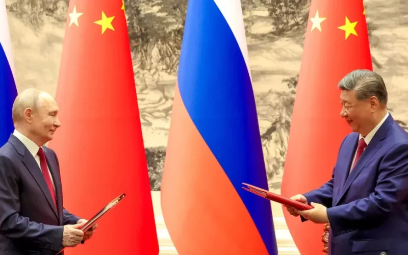 Rússia e China intensificam laços e substituem dólar em negócios mútuos