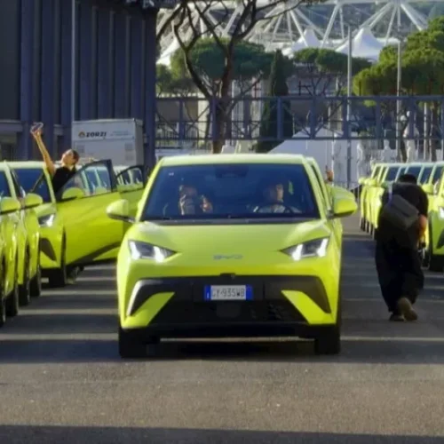 Byd se destaca e assume a liderança nas vendas de carros elétricos fora da China, superando Tesla e Kia