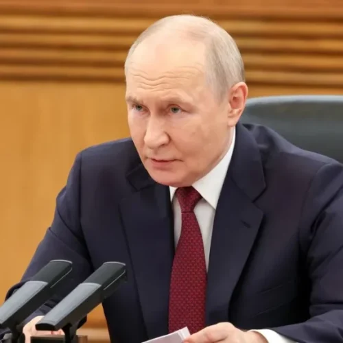 Putin e Xi Jinping consolidam parceria estratégica nas áreas de energia e comércio