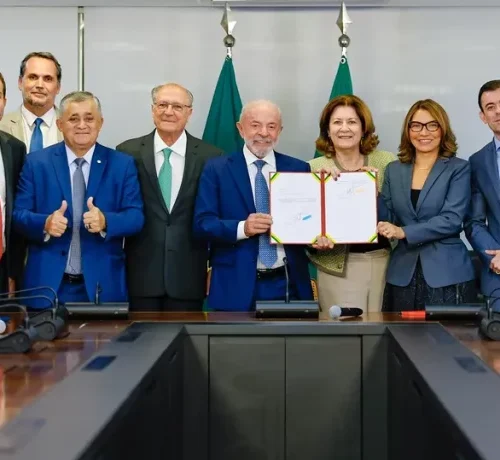 Lula isenta imposto em compras de até US$ 50 e restabelece taxa sobre blusinhas para atrair novamente o eleitorado de baixa renda
