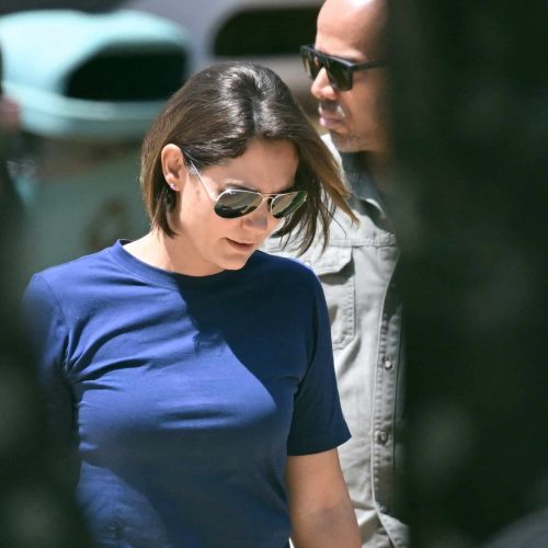 Michelle Bolsonaro ignora Flávio e se junta a apoiador do PL em evento político