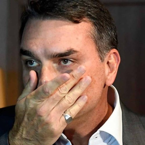 Cai a Popularidade de Flávio Bolsonaro com o Escândalo Master e Revela Vulnerabilidade nas Pesquisas eleitorais