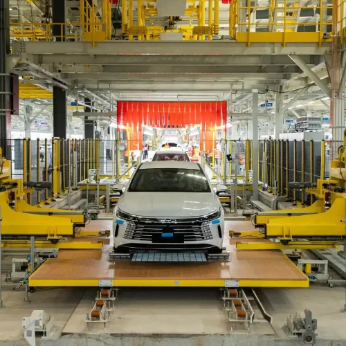 BYD alcança marco histórico no Brasil, evidenciando crescimento dos veículos elétricos e híbridos