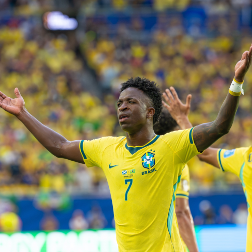 Brasil goleia a Escócia, garante liderança do Grupo C e avança invicto na Copa do Mundo
