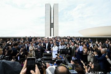 STF anula legislação sobre cotas e impulsiona a inclusão, enquanto a prisão domiciliar de Bolsonaro acirra discussões