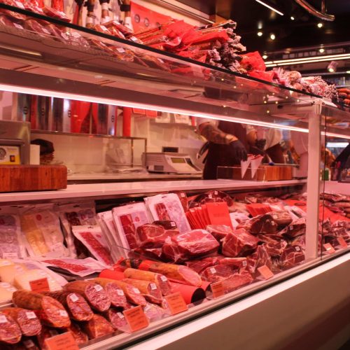 Excesso de gado e preços altos: o paradoxo da carne no Brasil