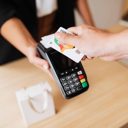 Trump apresenta justificativas enquanto Visa e Mastercard enfrentam pagamento de 38 bilhões de dólares por tarifas excessivas nos Estados Unidos