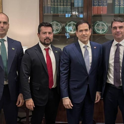 Eduardo Bolsonaro afirma que Rubio não o entregará e sugere que Trump deveria ser acusado no caso que o sentenciou no STF