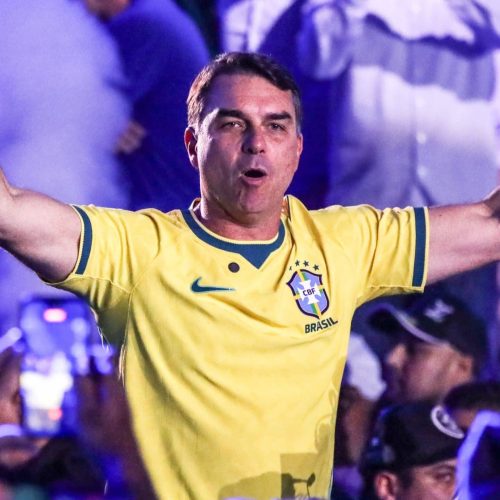 PT avalia resposta ao recente ataque de Flávio Bolsonaro sobre as urnas; Lindbergh rejeita solicitação de inelegibilidade