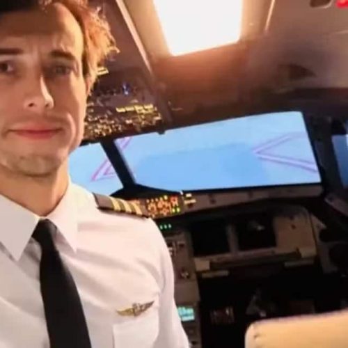 Instrutor de aviação orienta aluna antes de pular do avião: “Você já sabe o que fazer