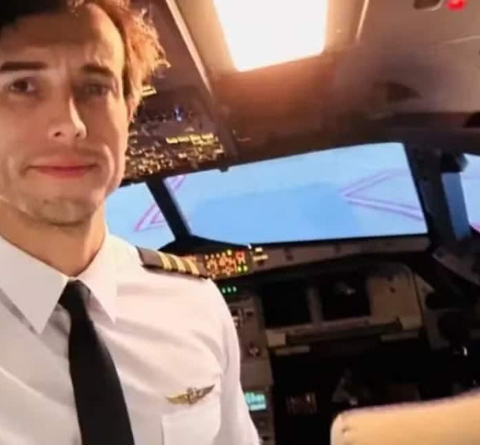 Instrutor de aviação orienta aluna antes de pular do avião: “Você já sabe o que fazer