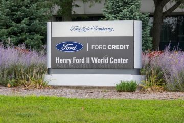 Ford opta por abandonar a inteligência artificial e reintegra profissionais experientes