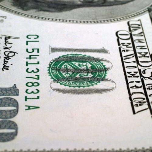 Dólar encerra em alta a R$ 5,22 devido a conflitos no Oriente Médio