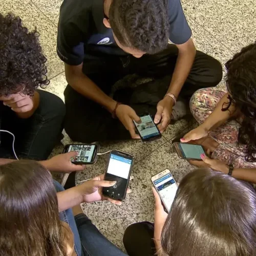 Plataformas sociais para jovens precisam apresentar relatório de transparência até setembro