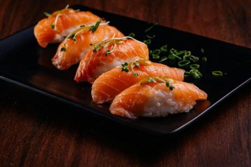 Desvendando o sushi de salmão: a origem surpreendente que ninguém esperava