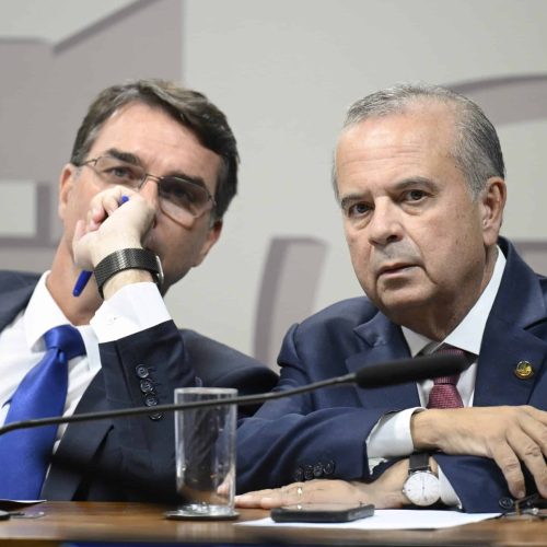 Coordenador da campanha de Flávio Bolsonaro critica apoiadores da PEC e os chama de “burros