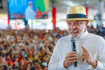 Lula liga para candidata do PT agredida pela PM em Santa Catarina