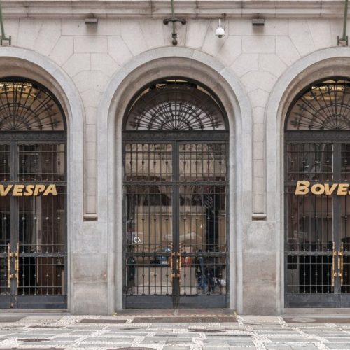 Nova bolsa levanta R$ 360 milhões para desafiar B3