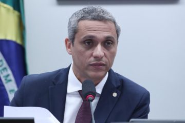 Gustavo Gayer é acusado de dirigir sob efeito de álcool em colisão fatal que deixou três vítimas